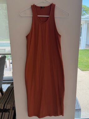 Monrow Sleeveless Rust Midi Dress